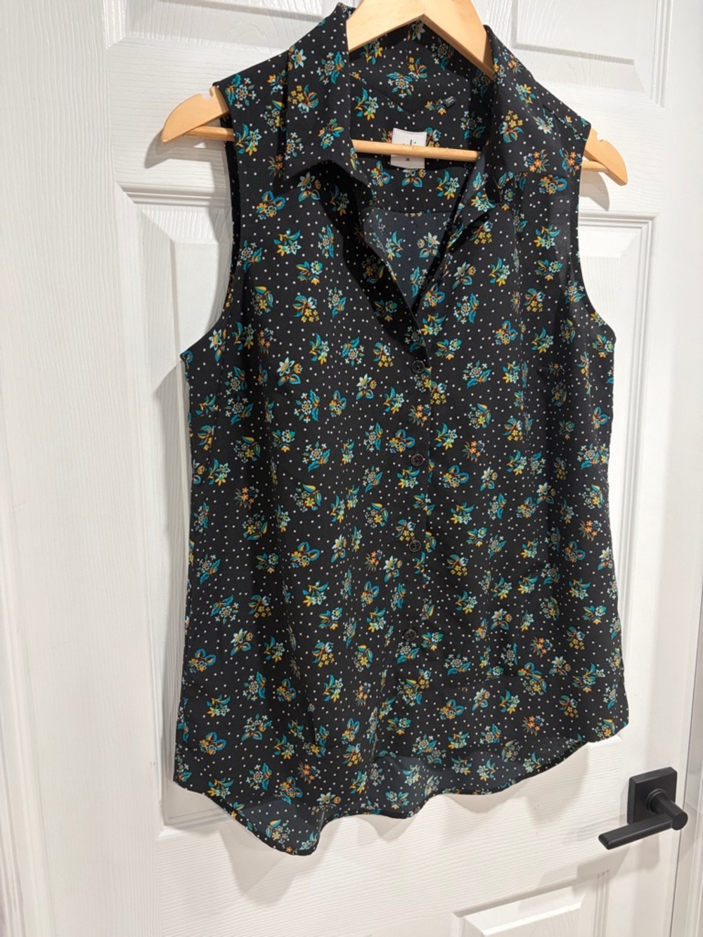 CAbi Black Sleeveless Floral Collared Pull-Over Blouse with Buttons - Picture 2 of 9